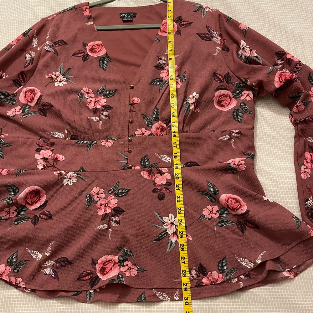 Beautiful slimming City Chic blouse XXL/24 like new condition - Picture 10 of 16